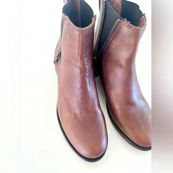 FRYE Carly Chelsea Bootie Cognac Double Zip Leather Ankle Boot Size 6B - Picture 5 of 11